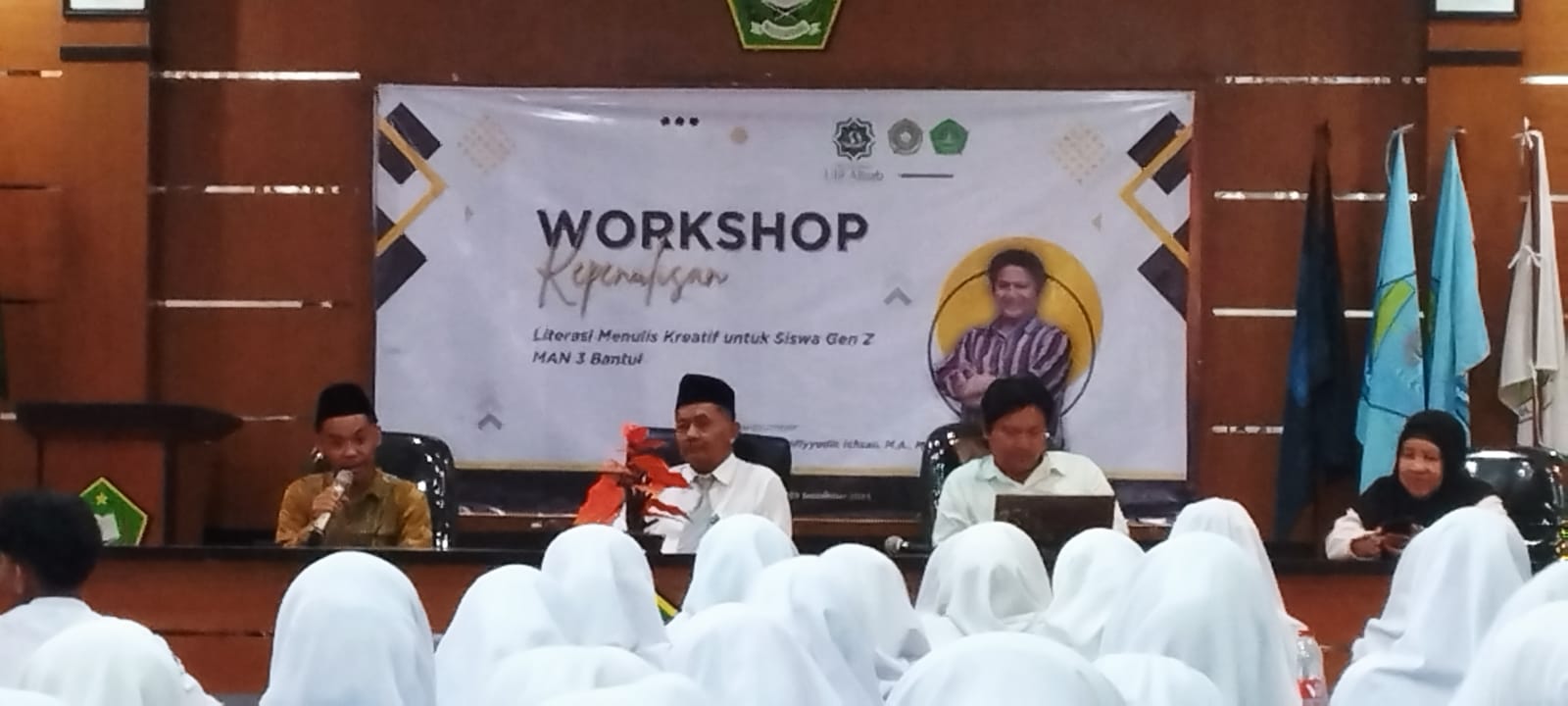 Perpustakaan Ulil Albab menyelenggarakan Workshop Penulisan Cerpen dan Puisi, oleh nara sumber Shofiyuddin, dari IIQ An Nur, September 2024 di MAN 3 Bantul